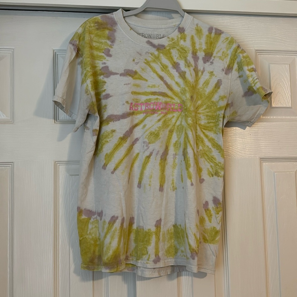 Travis Scott t shirt size medium